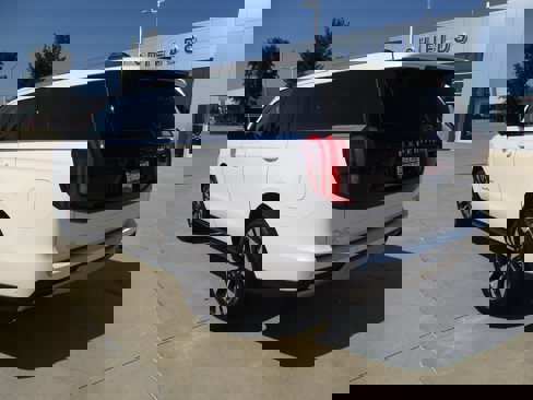 New 2025 Ford Expedition Max Platinum image 4