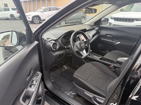 Used 2023 Nissan Kicks SV image 9