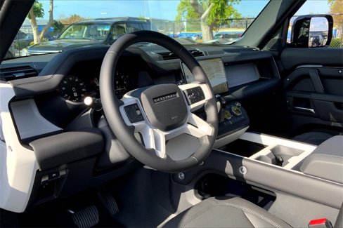 New 2025 Land Rover Defender 130 X-Dynamic SE image 8