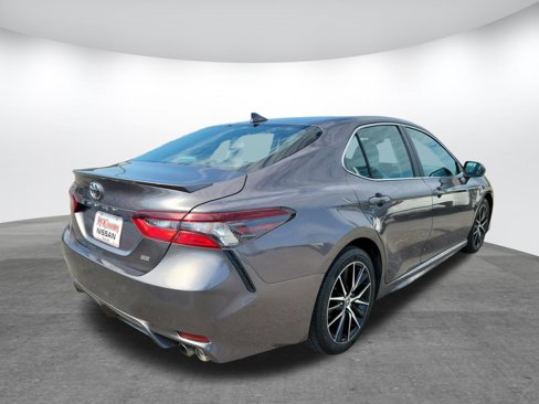 Used 2022 Toyota Camry SE image 5