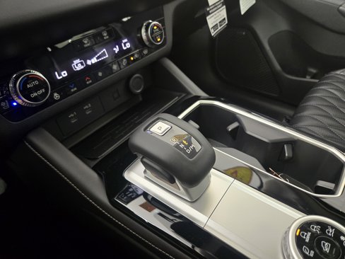 New 2025 Mitsubishi Outlander SEL image 24