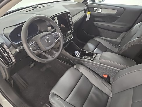 New 2026 Volvo XC40 B5 Plus w/ Protection Package Premier image 21