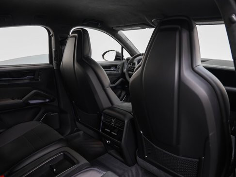 Certified 2025 Porsche Cayenne Turbo GT image 39