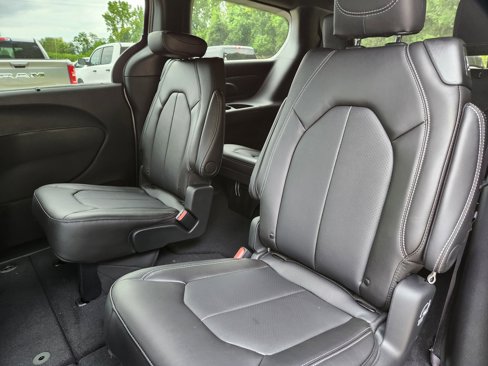New 2026 Chrysler Voyager LX image 9
