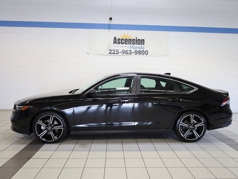 Used 2024 Honda Accord Sport image 3
