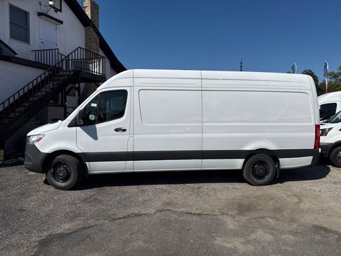 Used 2025 Mercedes-Benz Sprinter 2500 image 4