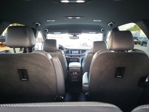 Used 2023 Buick Enclave Essence image 2