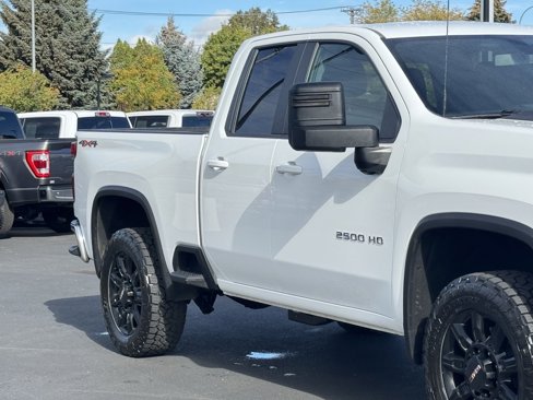 Used 2023 Chevrolet Silverado 2500 LT image 3