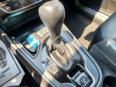 Used 2019 Jeep Cherokee Limited image 26