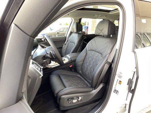 New 2026 BMW X7 xDrive40i w/ Premium Package image 11