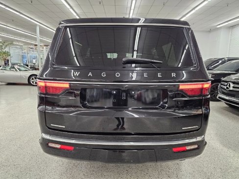 Used 2023 Jeep Wagoneer L Series II image 5