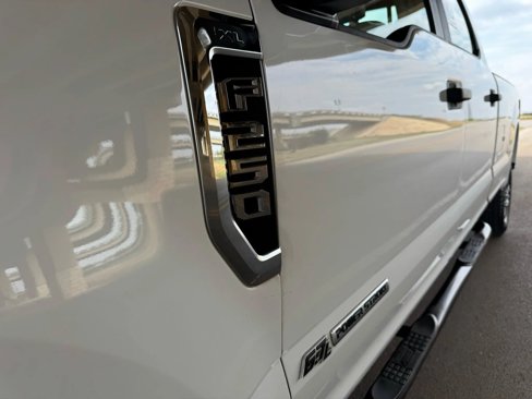 Used 2022 Ford F250 XL w/ Power Equipment Group image 9