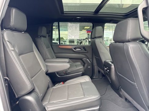 Used 2025 GMC Yukon XL Denali image 12