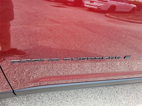 New 2025 Jeep Grand Cherokee Limited image 3