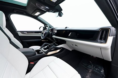 Used 2025 Porsche Cayenne GTS image 48