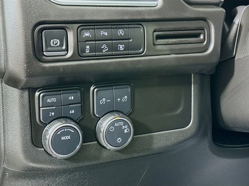 Certified 2024 Chevrolet Suburban Z71 w/ Luxury Package image 10