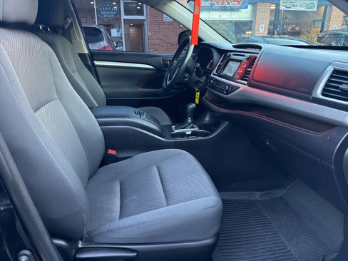 Used 2018 Toyota Highlander AWD V6 image 21
