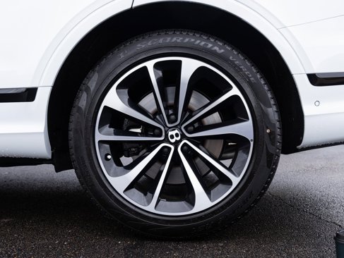 New 2025 Bentley Bentayga image 69