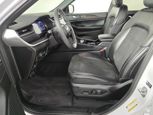 Used 2023 Jeep Grand Cherokee Altitude image 21