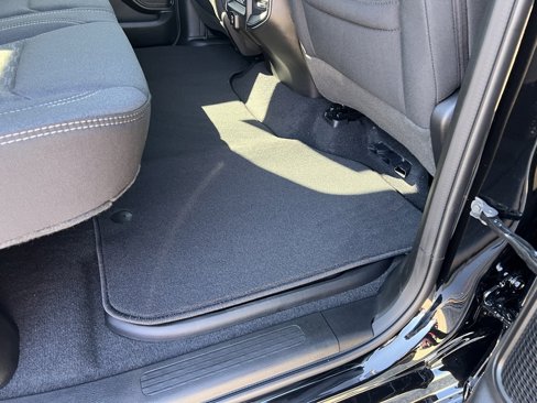 New 2026 RAM 1500 4x4 Crew Cab image 16