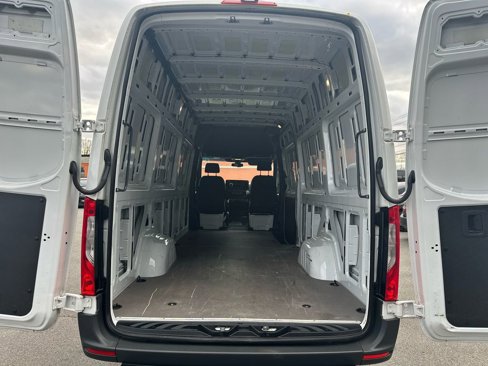 Used 2022 Mercedes-Benz Sprinter 2500 image 16