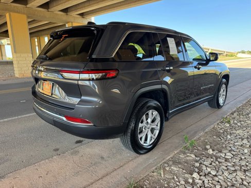 Used 2022 Jeep Grand Cherokee Limited image 3