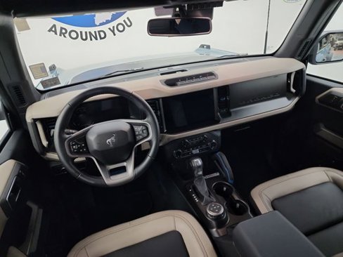 Used 2023 Ford Bronco Wildtrak image 17