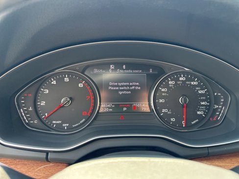 Used 2023 Audi Q5 2.0T Premium w/ Convenience Package image 3
