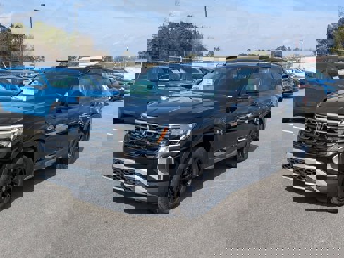 New 2025 Volkswagen Atlas Peak Edition SE image 7