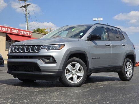 Used 2022 Jeep Compass Latitude image 2