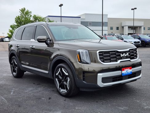 Used 2025 Kia Telluride S image 4