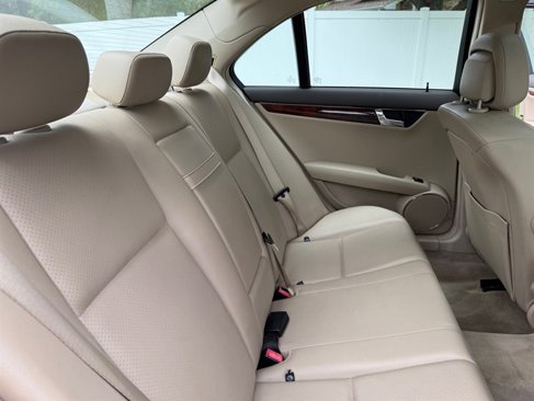 Used 2011 Mercedes-Benz C 300 4MATIC Sedan image 31
