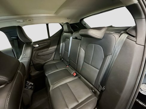 Used 2025 Volvo XC40 B5 Plus image 30