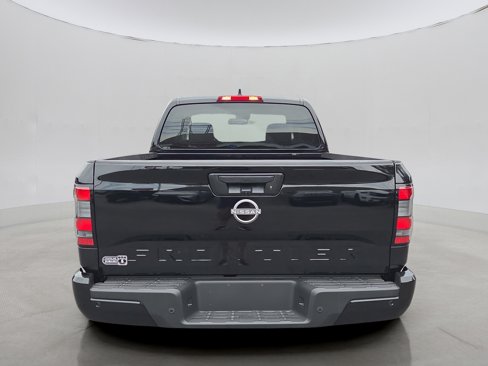 Used 2025 Nissan Frontier SV image 5