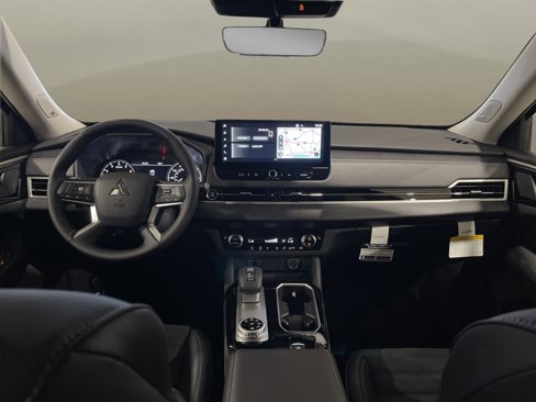 New 2025 Mitsubishi Outlander SE image 11