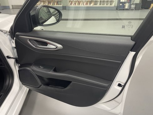 New 2025 Alfa Romeo Giulia AWD w/ Veloce Package AWD image 8