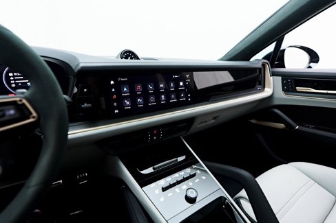 Used 2025 Porsche Cayenne GTS image 75