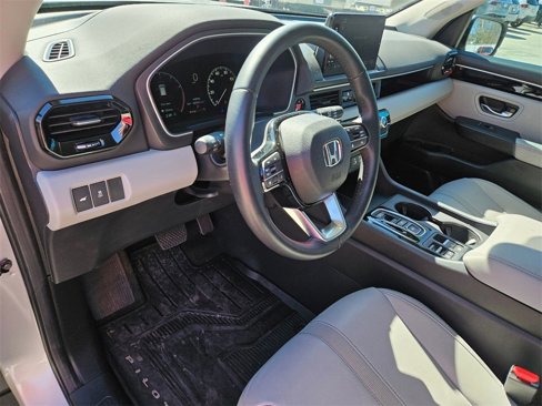Used 2025 Honda Pilot EX-L image 17