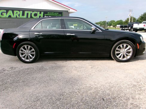 Used 2015 Chrysler 300 C image 4