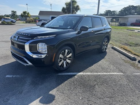 New 2025 Mitsubishi Outlander SE image 3