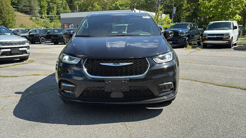 New 2026 Chrysler Pacifica Select image 2