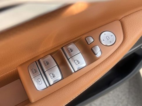 Used 2022 BMW 740i xDrive image 16