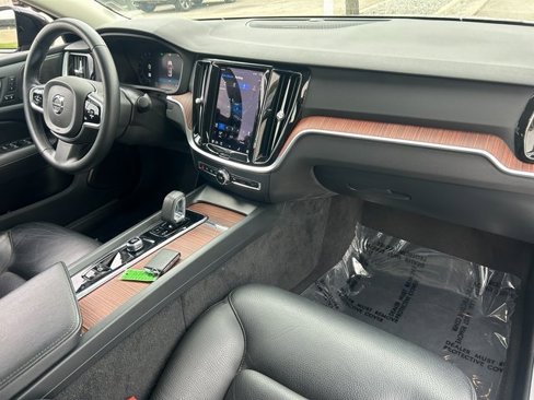 Used 2024 Volvo S60 B5 Plus image 31