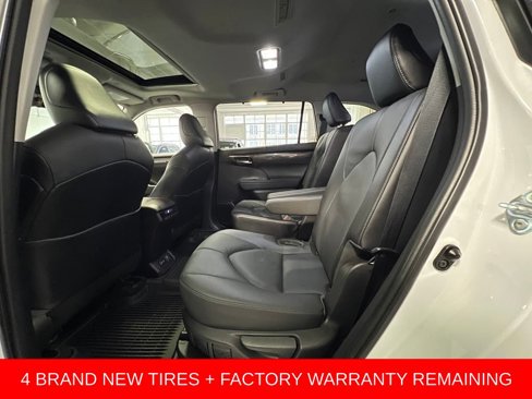 Used 2023 Toyota Highlander Limited image 15