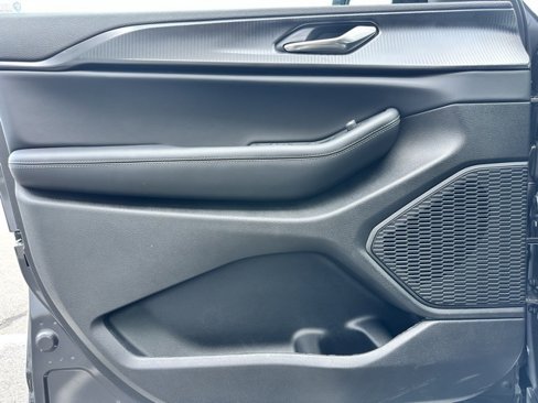 New 2025 Jeep Grand Cherokee Altitude image 9