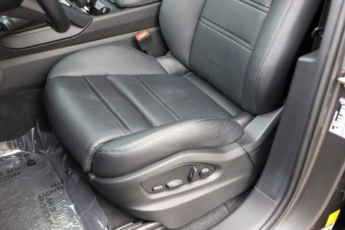 Used 2024 Porsche Cayenne Coupe image 57