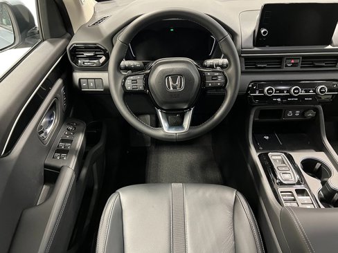 New 2025 Honda Pilot Touring image 16