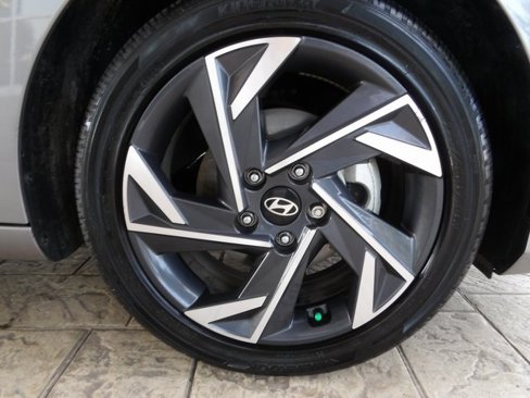 Used 2024 Hyundai Elantra Limited image 11