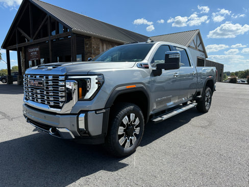 Used 2025 GMC Sierra 3500 Denali w/ Denali Reserve Package image 2