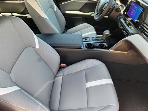 New 2025 Toyota Camry SE image 10